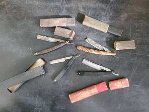 lot 25 image: Lot of Vintage Straight Razors J.R. Torrey Razor Co, Hackett Walthers Gates Howe Co. and others