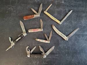 lot 31 image: Lot of Pocket Knives various sizes and Brands Kamp King, Barlow, Key work Clothes advertising and others