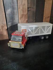 lot 61 image: Antique ERTL Livestock Semi in Good Condition w Good Graphics and Color