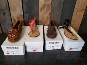 lot 84 image: 4 Pair of Minnetonka Moccasins Various Sizes