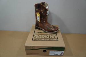 lot 161 image: Smoky Mountain Boots -Kids 1