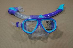 lot 210 image: Cressi Kids Snorkel Set