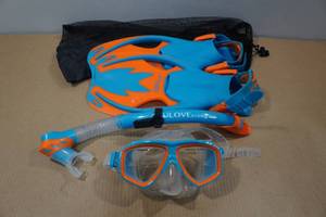 lot 212 image: Cressi Kids Snorkel Set -Fins Size SM