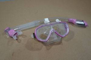 lot 214 image: Cressi Snorkel Set