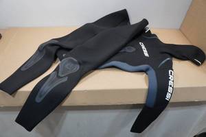 lot 216 image: Cressi Apnea 5mm 2-Piece Wet Suit -M3