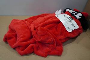 lot 15 image: Disney Minnie Mouse Adult Hooded Blanket