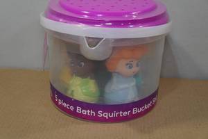 lot 22 image: Disney Princess 5 Piece Bath Squirter Bucket Set
