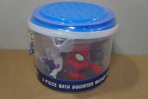 lot 26 image: Spidey and Amazing Friends 5 Piece Bath Squirter Bucket Set