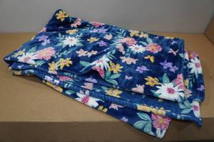 lot 38 image: Members Mark Fleece Blanket - 50 x 60