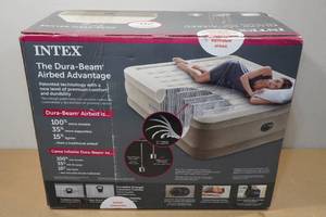 lot 49 image: Intex Dura-Beam Deluxe 20 Queen Size Air Bed
