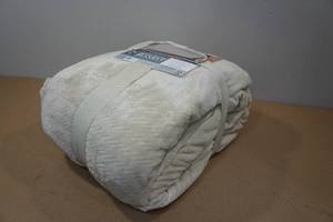 lot 55 image: Makers Mark Velvet Plush Blanket - QueenKing