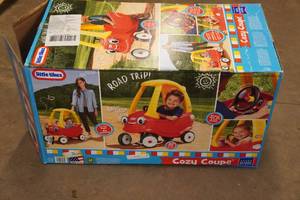 lot 61 image: Little Tikes Cozy Coupe Ride On Toy