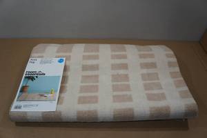 lot 97 image: Room Essentials Area Rug - 4 x 5.5