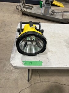 CYCLOPS 15 MILLION CANDLEPOWER RECHARGEABLE SPOT LIGHT