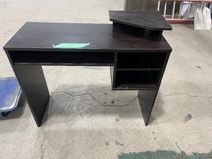 DESK 37W X 15D X 33H