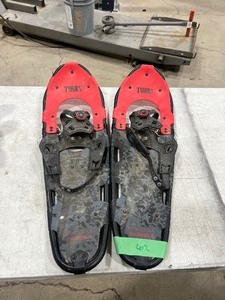 VOYAGER TUBBS 30 SNOWSHOES RETAIL $159.99 USED ONCE LIKE NEW CONDITION
