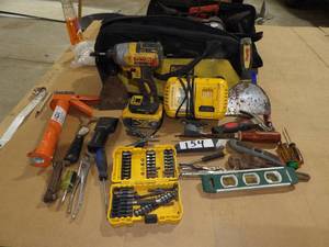 HANDYMAN LOT OF 20V DEWALT IMPACT DRIVER 4AH BATT CHARGER, STUDFINDER, LEVEL, & MUCH MORE
