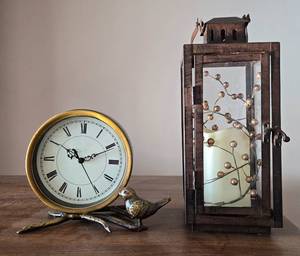 lot 147 image: Decorative Table Clock and Lantern Set with Bird Design