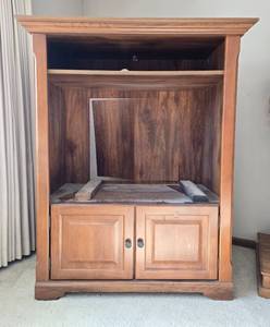 lot 160 image: Wooden Entertainment Armoire