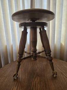 lot 170 image: Antique Wooden Adjustable Piano Stool with Claw Feet