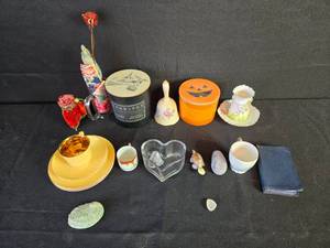 lot 177 image: Assorted Decorative Items and Candles Collection