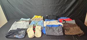 lot 210 image: Collection of Mens Clothing Including Jeans, Shorts, and T-Shirts