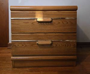 lot 193 image: 2-Drawer Wooden Nightstand
