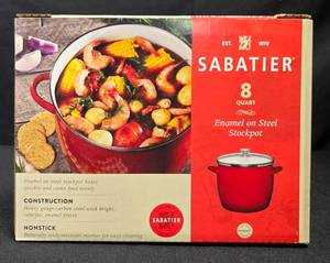 lot 289 image: Sabatier 8 Quart Enamel on Steel Stockpot with Glass Lid