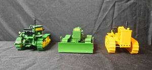 lot 235 image: Set of 3 Vintage John Deere Crawler Tractor Models