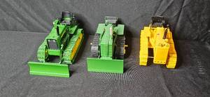 lot 236 image: Set of 3 Die-cast John Deere Tractor Models with Blades