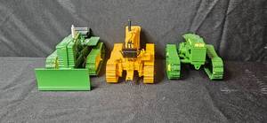 lot 237 image: Set of 3 John Deere Vintage Diecast Crawler Tractors