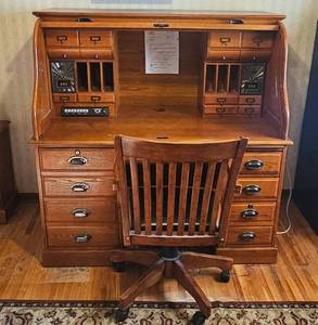 lot 115 image: Vintage Roll-Top Desk with Swivel Chair