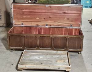 lot 138 image: Vintage Lane Cedar Chest with Black Cushion and Two Wooden Trays