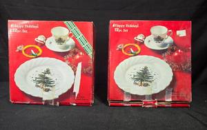 lot 316 image: Happy Holidays Dinnerware Set - Set of 2 Boxes