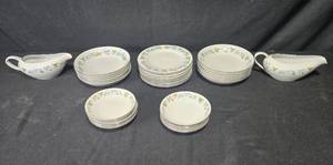 lot 317 image: Set of Vintage Fine China Serving Pieces from Japan