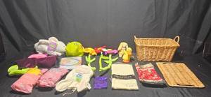 lot 353 image: Assorted Easter and Spring Decoration Set