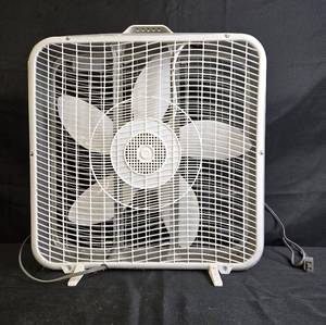 lot 22 image: Aerospeed Box Fan with 5-Blade Design
