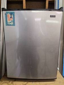 lot 35 image: Kenmore Compact Refrigerator with Silver Finish