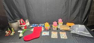 lot 376 image: Assorted Holiday and Decoration Items Set