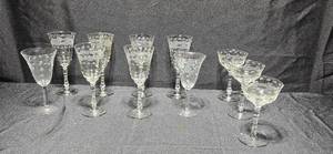 lot 378 image: Lot of Vintage Crystal Glasses