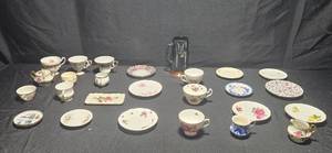 lot 456 image: Collection of Assorted Vintage Tea Cups and Saucers