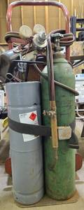 lot 73 image: Oxy-Acetylene Welding Torch and Gas Cylinder Set