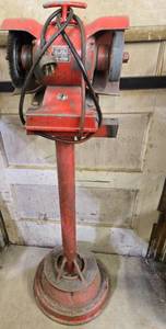 lot 94 image: 6-inch Black & Decker Junior Bench Grinder