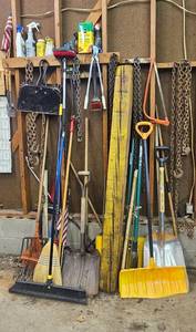 lot 59 image: Collection of Garden Tools and Cleaning Supplies - content quantities unverified