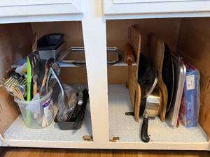 lot 263 image: Assorted Kitchenware Collection with Utensils and Baking Pans