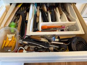 lot 270 image: Assorted Kitchen Tools and Gadgets Collection