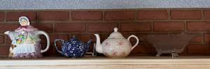 lot 272 image: VTG Takahashi Old Lady w Cat Hand Painted Tea Pot, Glass Bowl & More