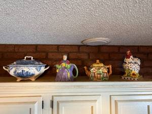 lot 274 image: Johnson Brothers Old Britain Blue Castles Soup Tureen, Figurine Teapots, and Rooster