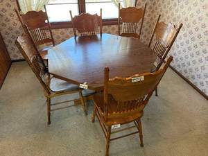lot 275 image: 8-Piece Oak Dining Set with Expandable Table and Chairs