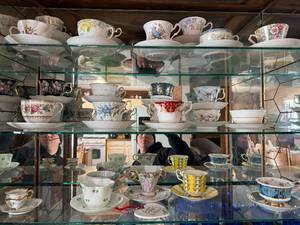 lot 278 image: Collection of Vintage Fine Bone China Teacups and Saucers
